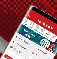 Application Ladbrokes Sport affichant des paris en direct, cotes sportives et promos sur smartphone en Belgique