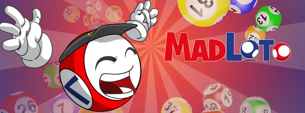 Mascotte souriante MadLoto avec casque, entourée de boules de loto colorées et logo MadLoto